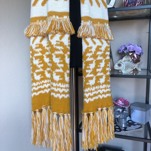NWOT FREE PEOPLE MILE HIGH PRINT FRINGE KNIT SCARF - Picture 4 of 8